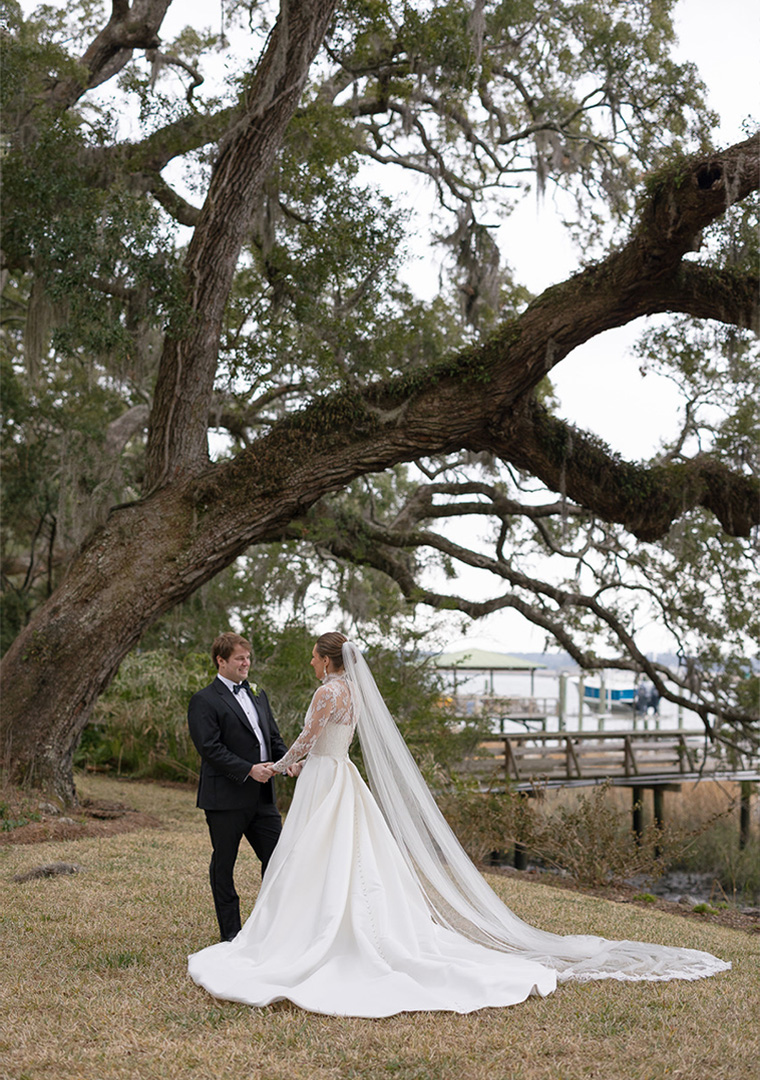 WhiteOnDISC's tweet photo. “Thank you so much!!! I had the best time wearing him, and I received sooo many compliments!! It was truly the best day ever. We even got some snow!! And you were such a huge part of it ❤️ I cannot thank you enough!!” - Meredith https://t.co/mXPCxG10ab #weddingdress https://t.co/HQjvIIWSRV