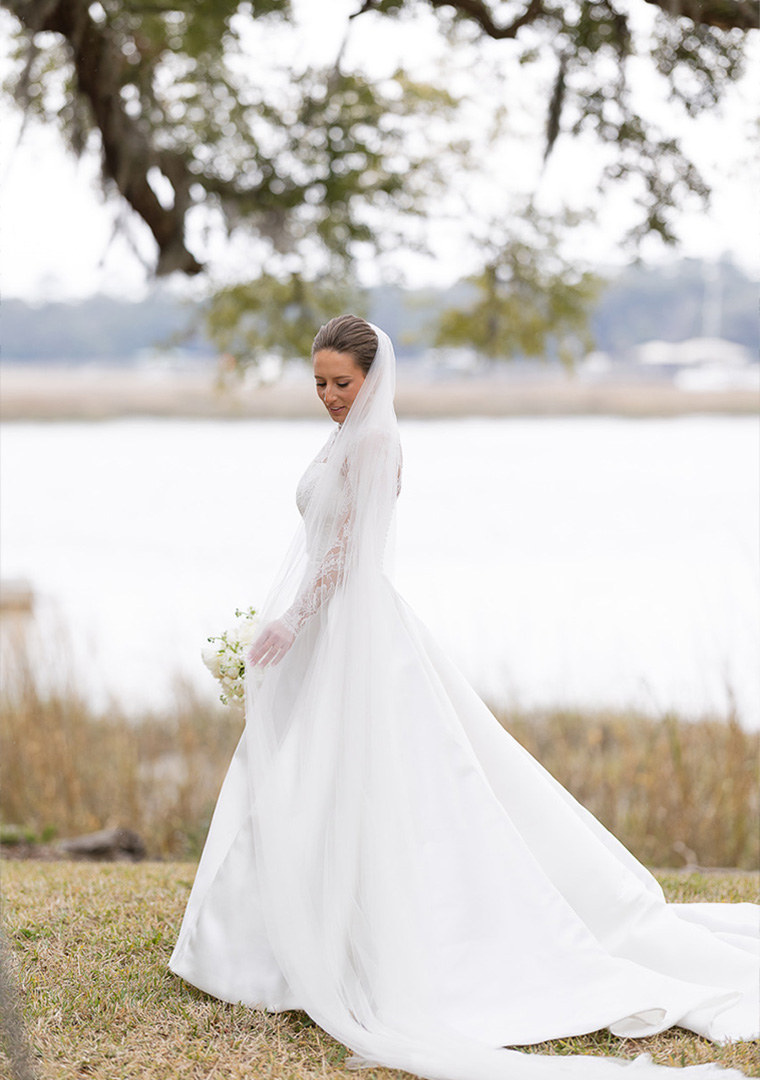 WhiteOnDISC's tweet photo. “Thank you so much!!! I had the best time wearing him, and I received sooo many compliments!! It was truly the best day ever. We even got some snow!! And you were such a huge part of it ❤️ I cannot thank you enough!!” - Meredith https://t.co/mXPCxG10ab #weddingdress https://t.co/HQjvIIWSRV