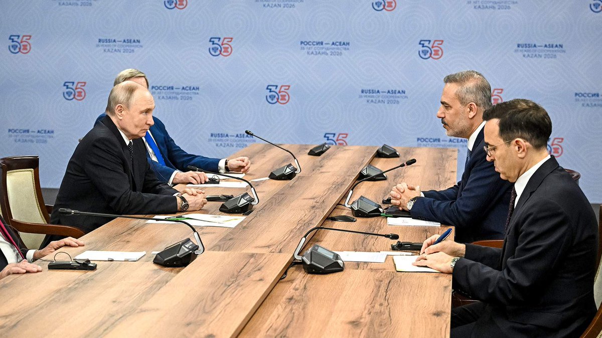 Kerim_HAS's tweet photo. 🔴 Erdoğan’a kızgın olsa da Putin’in şu an Türkiye’yle ilişkileri bozma lüksü yok.

👉 Hakan Fidan Rusya’da Erdoğan’ın “en güçlü halefi” olarak ağırlandı.

“Çok acayip” Putin-Fidan zirvesini Rusya’nın önde gelen gazetelerinden İzvestia’ya değerlendirdim👇

https://t.co/bmwqFmkTMA https://t.co/AVNBMEQkIT