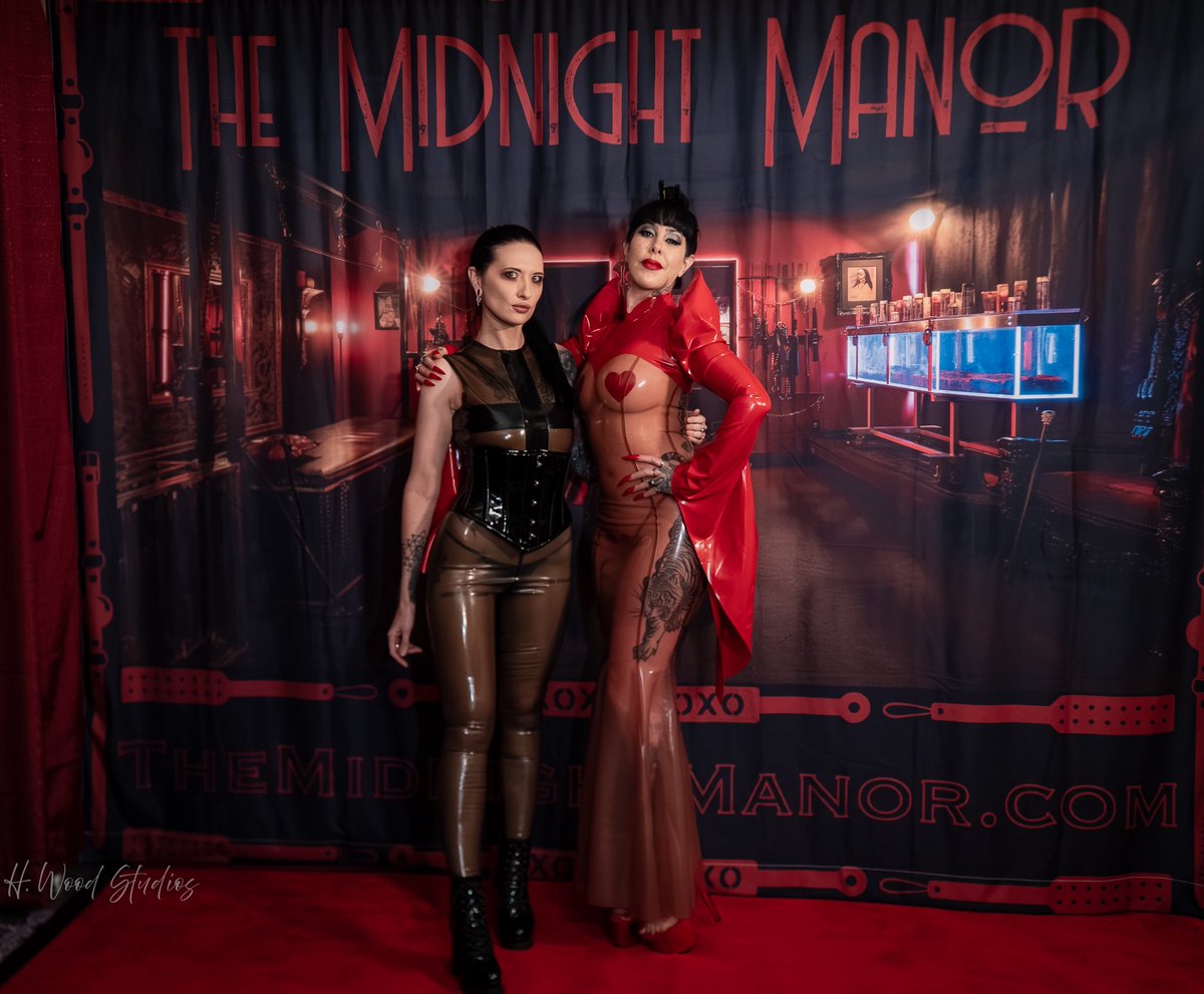 xkristyleex's tweet photo. Special Thank You to @DommePorcelain for personally inviting me to @DomConLA this year. It was a wonderful experience and I felt such a tight bonded community. Thank you and I hope to be back again soon ❤️⛓️

Photos @H_Wood_Studios 

@Mistress_Cyan 

#losangeles #industry https://t.co/VAk0rIufpK
