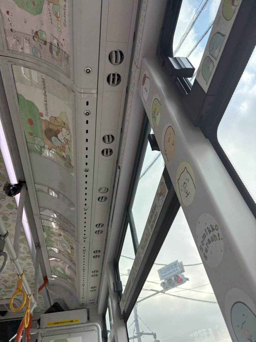 iku39's tweet photo. 今日は朝からすみっコぐらしバス🚌 https://t.co/VsFAH54XgD