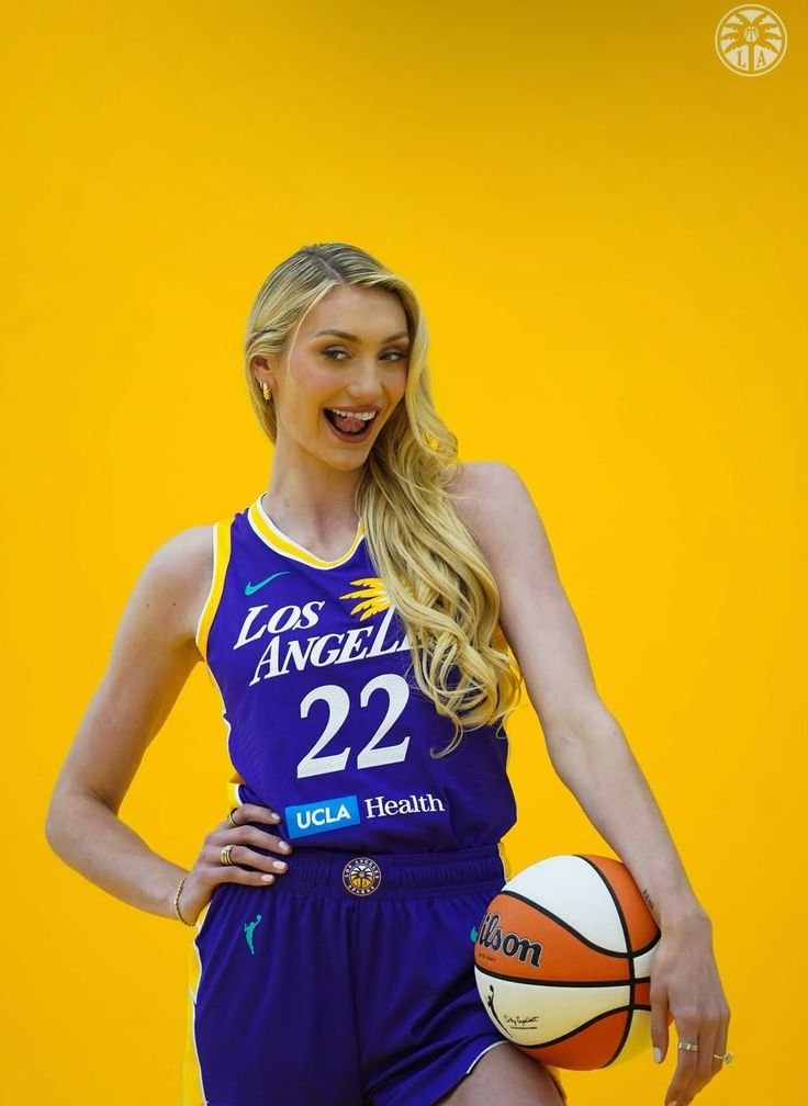 PorKannon's tweet photo. O basquete estava destinado a Cameron Brink desde a infância — e a família Curry ajuda a explicar por quê.

Segue o fio🧵 https://t.co/lzHJwmmHb5