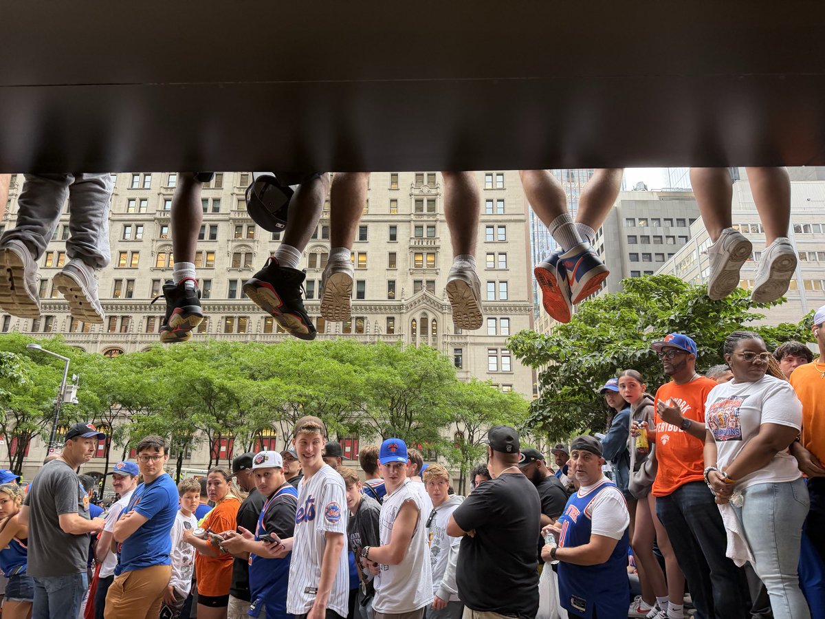 RiseaboveitJ's tweet photo. @br_betting How about the view from a different angle 🤣. Should be a footlocker commercial.#Feets #knicks #views #hangingout https://t.co/T7knVL3NB1