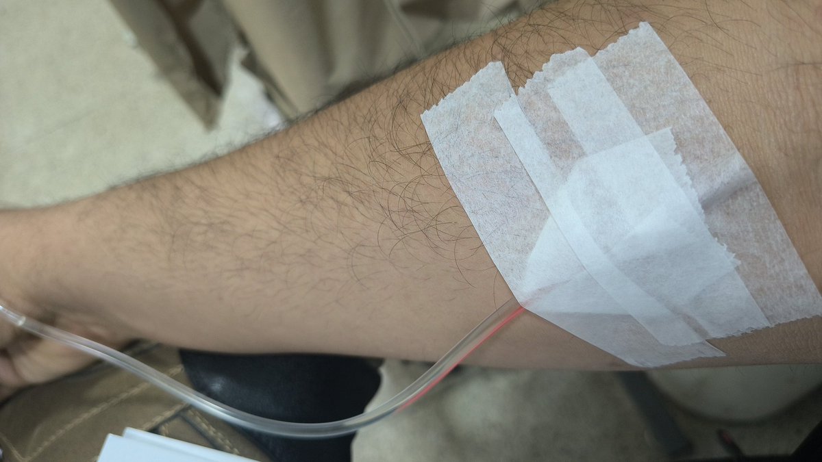 macetaelmapache's tweet photo. Nambre estuve como 2 años sin pisar un hospital 
Vengo al fin por un mareo y me dejan con suero a la vena porque estoy muy mal https://t.co/BXGwYnKH9n