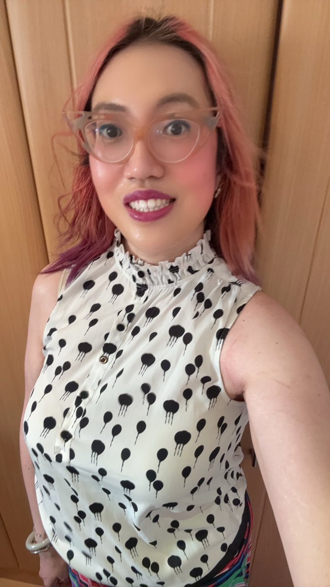Rammi's tweet photo. Final Lizzie item from the bonus eps (from Anthropologie, naturally). Sweaty face courtesy of the heatwave https://t.co/GrDGGehe4p