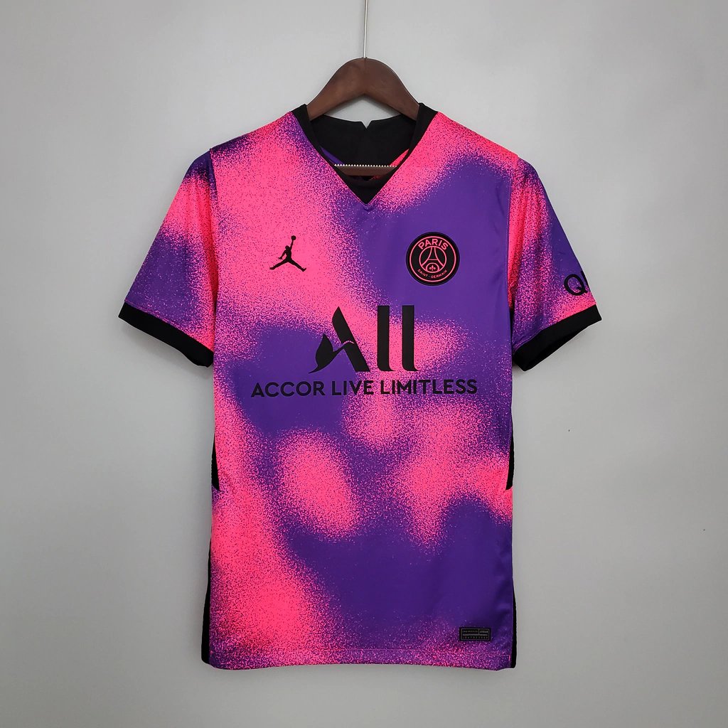 CultWolverine's tweet photo. As 4 camisas mais pirateadas da história do futebol https://t.co/3iBujH9I0l