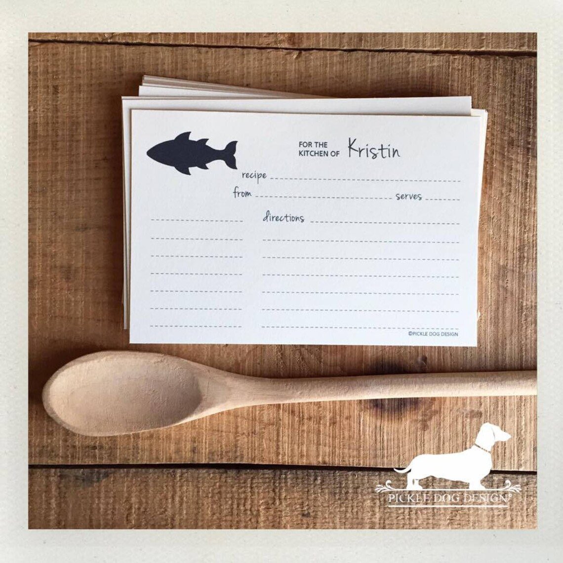 PickleDogDesign's tweet photo. It’s #NationalGoFishingDay! 🎣 Check out our catch of the day: https://t.co/XEKWeMA5Rs

#fishearrings #recipecards #coastalstyle #etsyseller #seafoodlovers #shopsmall #beachlife #fishinglife #fishlover #coastalgifts #oceanvibes #fishinglife #gonefishing #catchoftheday #fishingfun https://t.co/craXU4vRxu