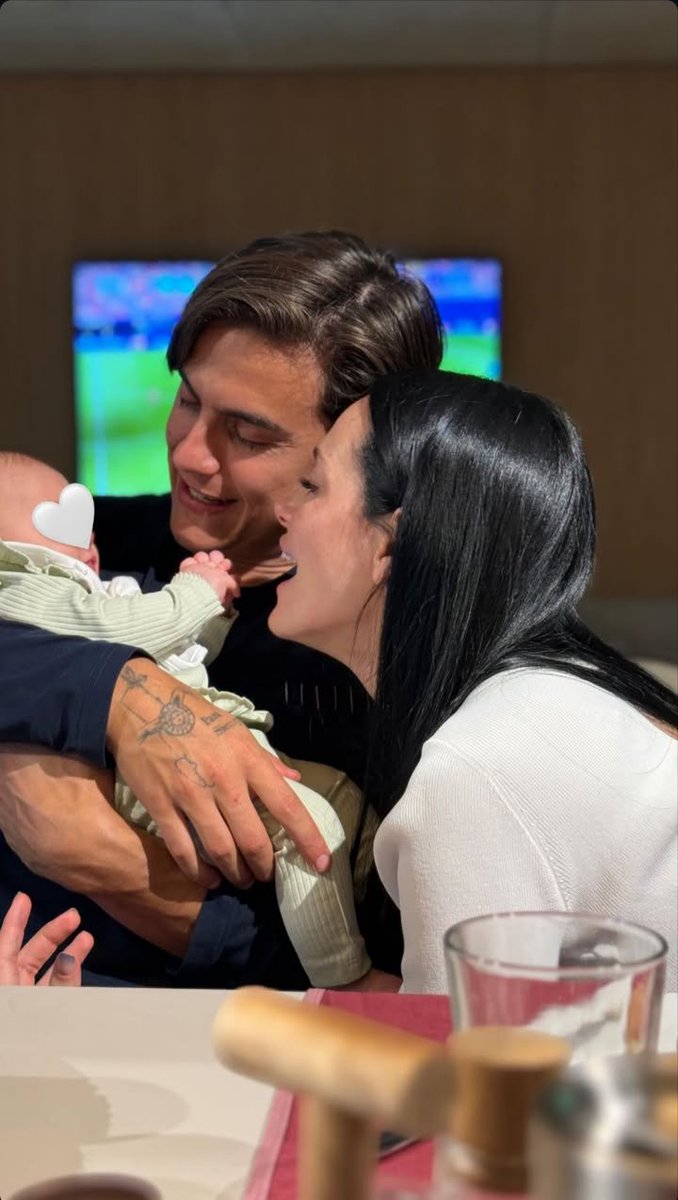 Meel_Jonass's tweet photo. Muriendo de amor😍
@orisabatini @PauDybala_JR https://t.co/UlduqHQpDB