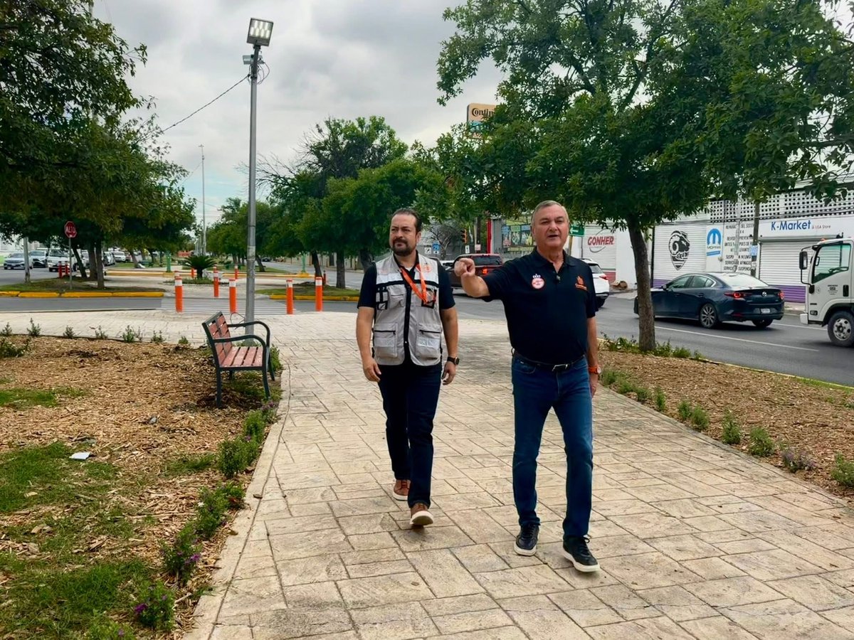 sidugpe's tweet photo. 🛣️ ✅ Pavimento más resistente y duradero, cruces peatonales seguros, rampas de acceso, delimitación de carriles, camellón con mobiliario urbano, bolardos, cajas bici-moto y flechas de sentido de circulación. https://t.co/xM6IC3KVnJ