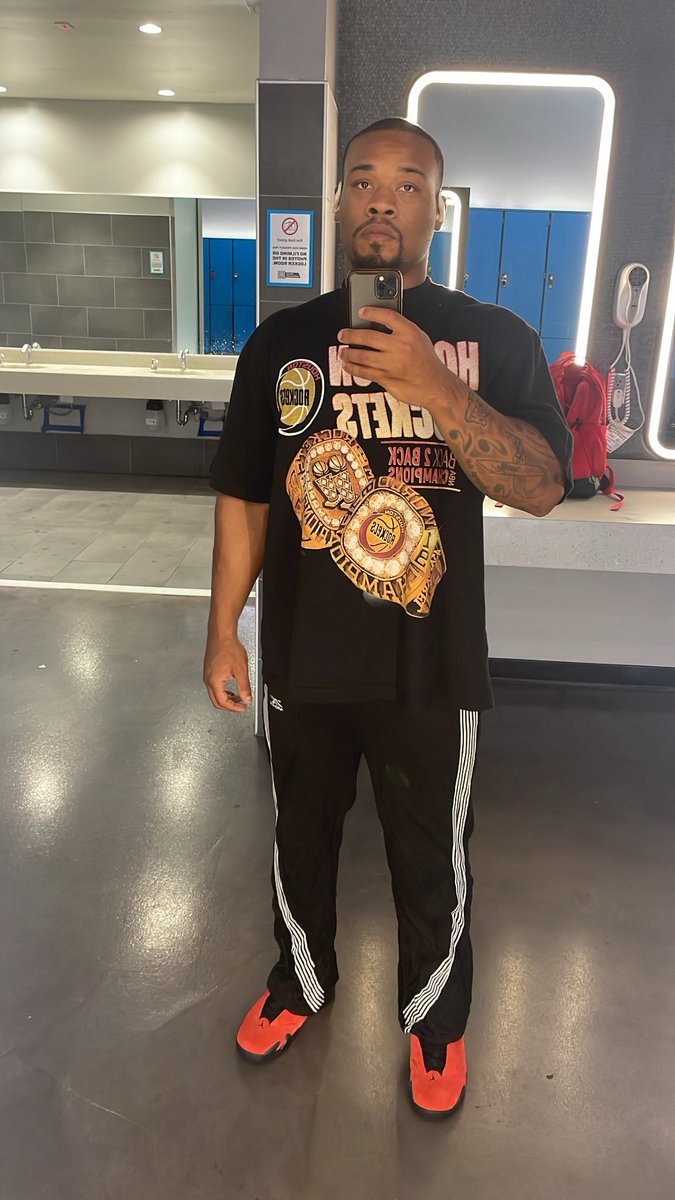 DeeTriggaa's tweet photo. Get yall ass in the gym! https://t.co/kwDn092Nuy
