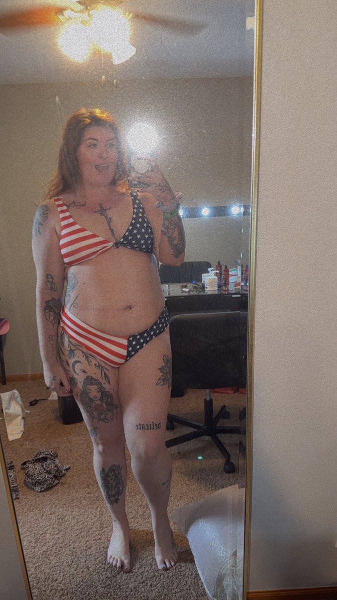 peach3s69's tweet photo. Party in the USA. 

Femdom 
Piggy 
Pay me 
Selling content https://t.co/KEiu3twgnh