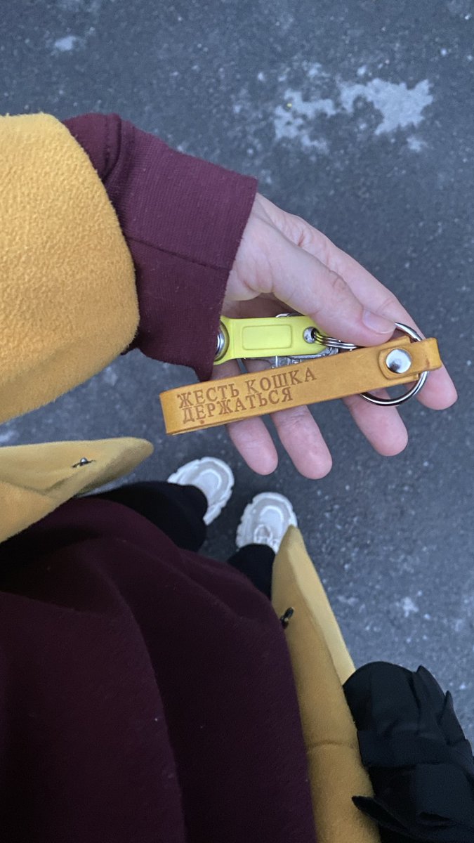 asdunkan's tweet photo. дресс-код соблюдаю!

подарок от @rulevir, сделанный @mures_mures 💛

спасибо большое! держимся 💪🏻 https://t.co/1CSA6qkrCR