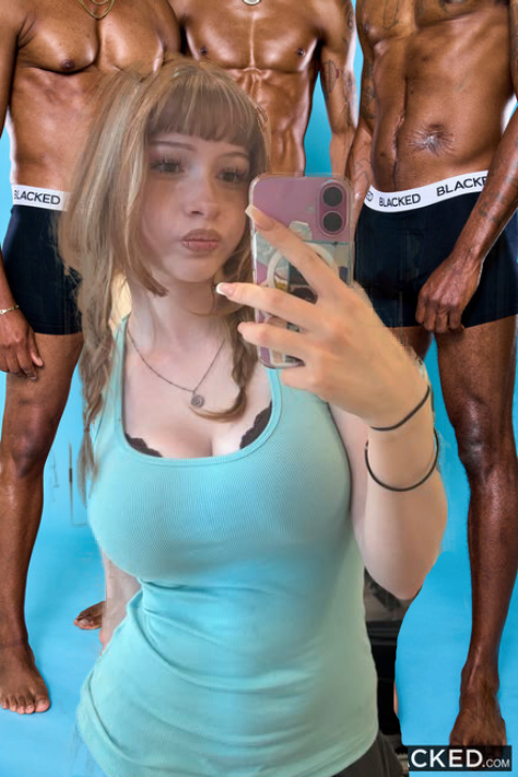 6000mgEdible's tweet photo. BLACKED edit I made  of this cute bop

#BNWO #BLACKED #bops https://t.co/5OqNiU4xJM