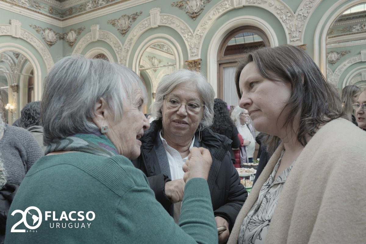 FLACSOUruguay's tweet photo. Seguimos trabajando para poner las ciencias sociales al servicio de una sociedad más democrática, justa e igualitaria.
#FLACSOUruguay20Años https://t.co/V5zUwE79kc