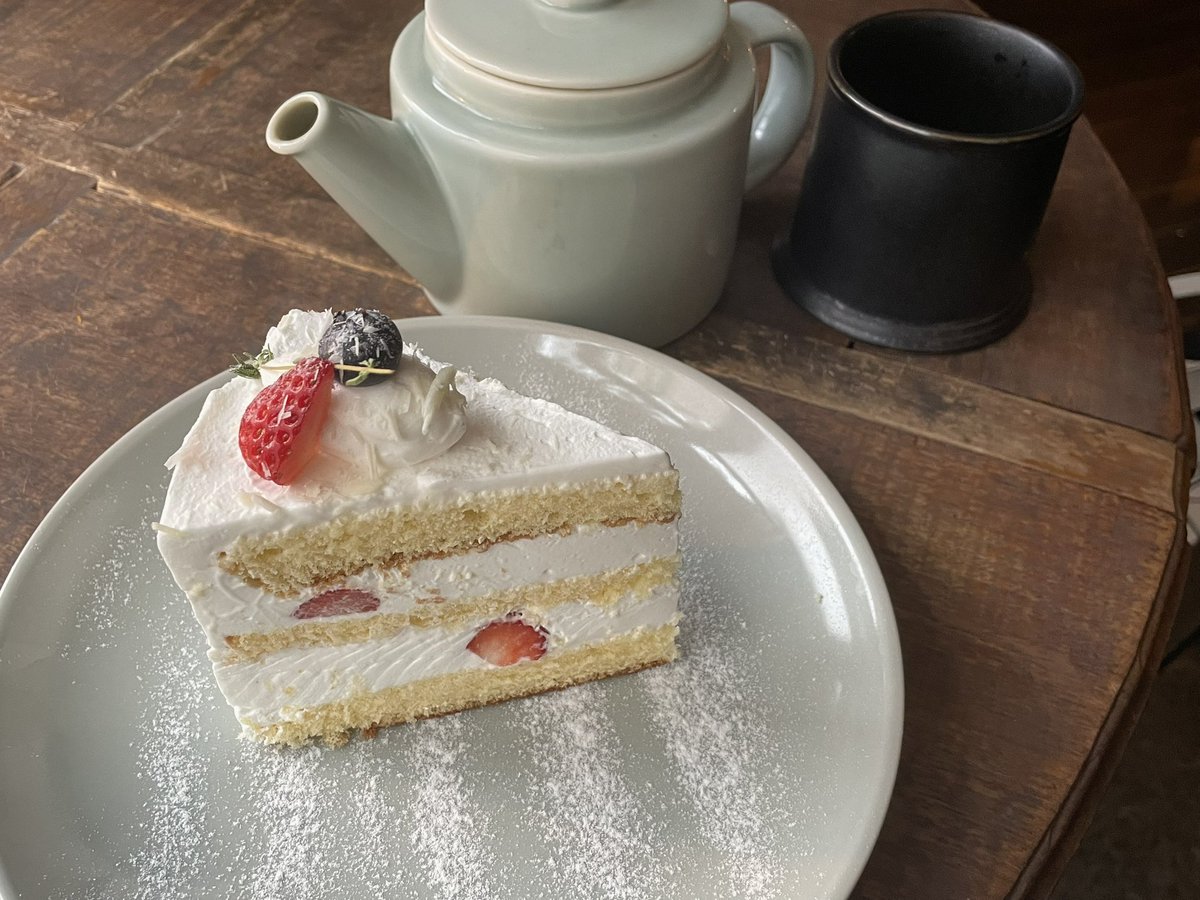 ruruxoshi's tweet photo. ショートケーキ食べたい
ショートケーキのためなら頑張ってお外出る(  ´^`  ) https://t.co/MXtoEk4ei7