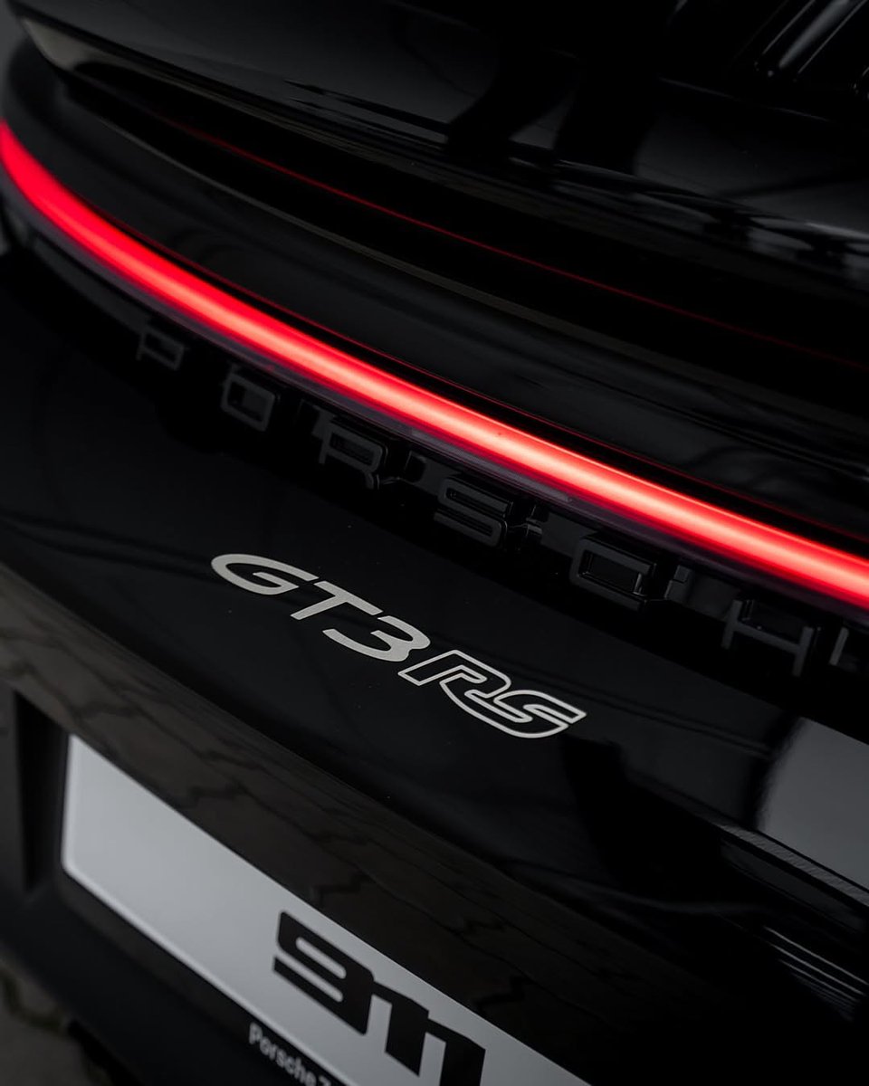 competitionreal's tweet photo. Porsche 911 GT3 RS 🖤 https://t.co/7Kh4fR9rt8