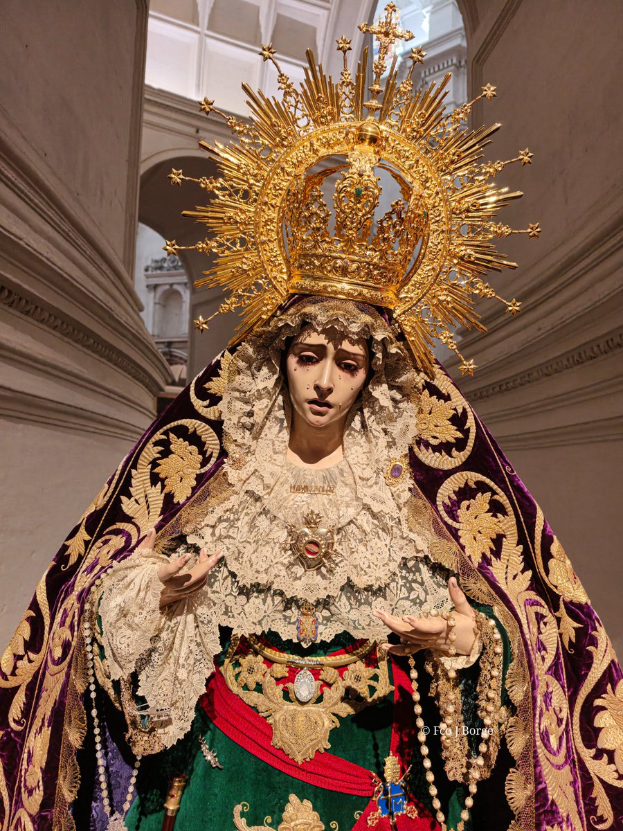 fcojborge's tweet photo. Mirada en Kerygma, luz primera,
que anuncia al Dios que ama y que salva;
en el compás de tu dulce primavera,
Granada a tus plantas halla el alba.
#Granada #cofrade https://t.co/gctxiR4m8r