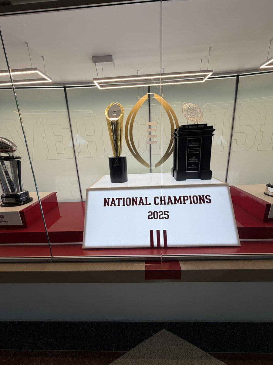 c_burris2028's tweet photo. Thank you @CCignettiIU @Coach_Bostad @CoachShanahan_ @MattWilsonDPP @Coach_AHiggins for a great day @IndianaFootball. Always great getting on campus! Can’t wait to be back this fall! 
@Rotheram74 https://t.co/16SIALxgHp