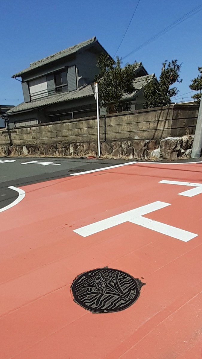 meaculpax3's tweet photo. 四日市市松寺
川越町豊田
境界にある交差点
#KWAGOE
#おすい
#町の花
#水仙
#清らかな水
#localguides
#tankensurujapan
#manholecover
#manhotalk
#路上観察
#やはり野におけ人孔蓋
#マンホールの蓋
#下を向いて歩こう
#オフタミスト https://t.co/KHYotRaaFy