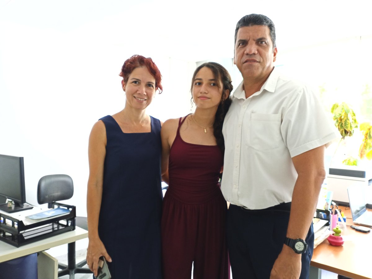 EtecsaMatanzas's tweet photo. En un mundo de tecnología y digitalización de la sociedad es importante la dedicación y comunicación con los hijos, un padre que encarna esta dualidad es Tomás Ávila Milian, sus hijos representan una de las tareas más importantes que jamás haya tenido que monitorear. https://t.co/3hX93hQMVx