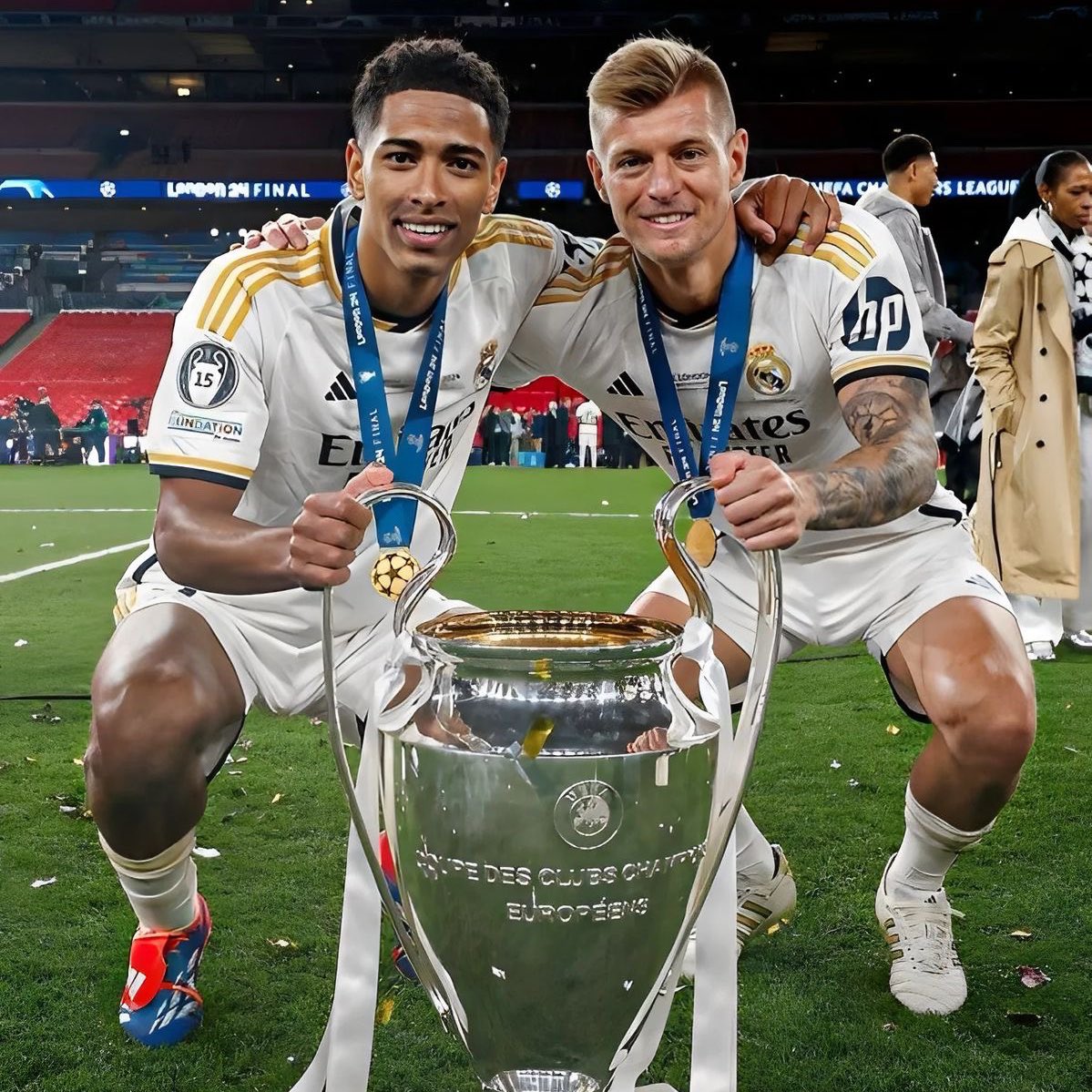 RMadrid_actu's tweet photo. 🗣️ Toni Kroos : "Jude Bellingham est l’un des milieux de terrain les plus COMPLETS au monde."

"S’il est à son meilleur niveau, c’est LE MEILLEUR milieu de terrain au monde." https://t.co/ux1BJaigSX