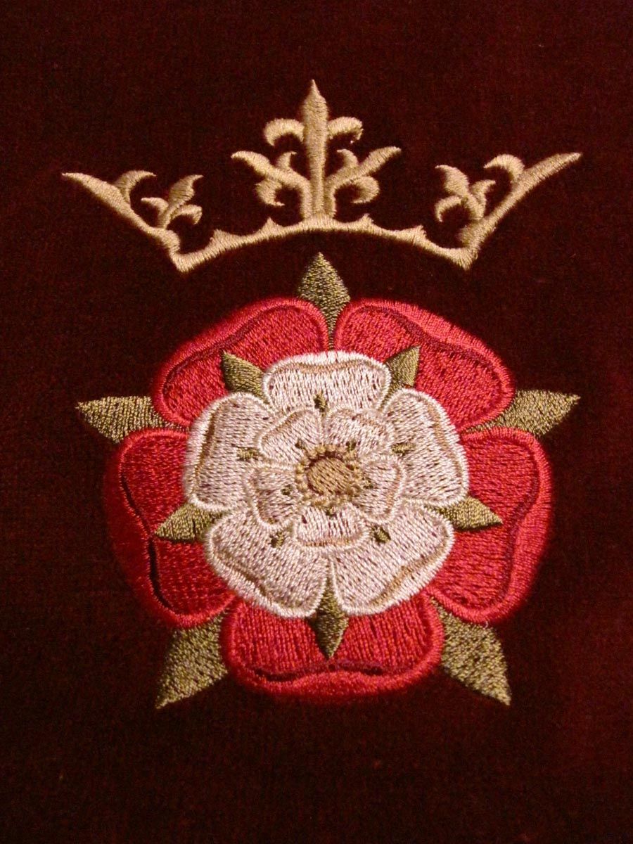 materalchimia's tweet photo. "[...] o pentágono, a figura de cinco lados, é o símbolo de marte [...]. a rosa tudor, de cinco pétalas, que é outro símbolo de marte, requer mais explicações, mas, quando lembramos a íntima associação entre marte e vênus na mitologia, e que a rosa é a flor de vênus, temos uma chave do significado simbólico correspondente." (dion fortune)