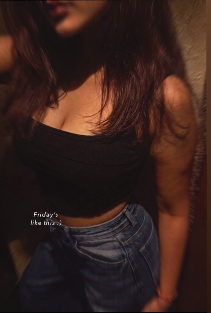 bowtoshreya2's tweet photo. How much cleavage is too much cleavage for you to put everything under my divine feet?? https://t.co/vAFBOmPeNl