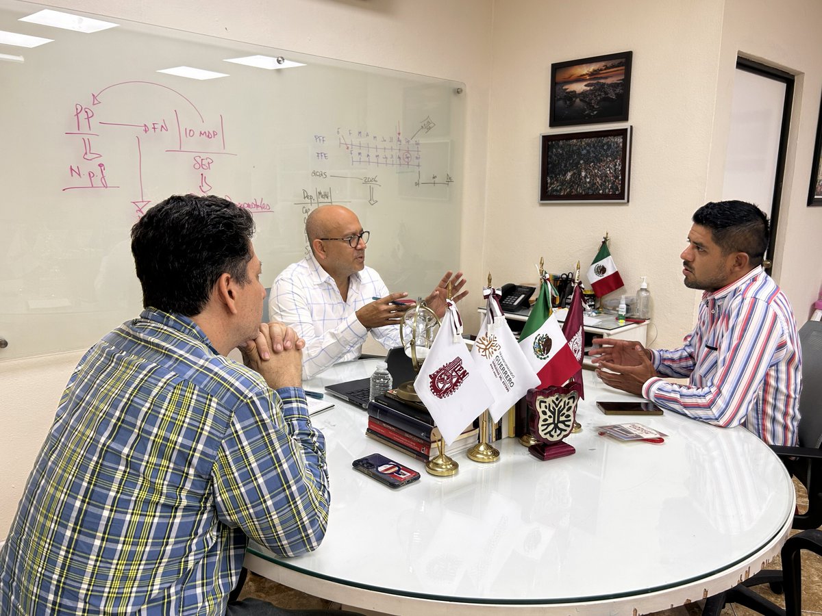 _Seplader's tweet photo. El titular de la SEPLADER, Mtro.@ReneVargasPi, en compañía del subsecretario de Desarrollo Regional y Concertación, Dr. Mario Raymundo Ochoa Núñez, sostuvieron una reunión de trabajo con el rector de la Universidad Tecnológica y Politécnica de la Sierra, Mtro. Luis Dircio Giles. https://t.co/0tQEaWP9XX