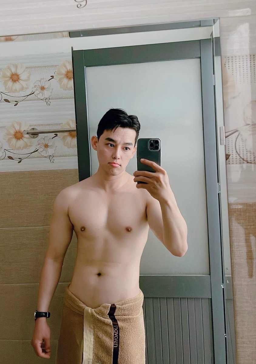 th_3979's tweet photo. Tắm cùng anh không mấy con vợ, tắm chung thôi đừng lột khăn anh xuống nhé🤪 https://t.co/pKih4urtPt