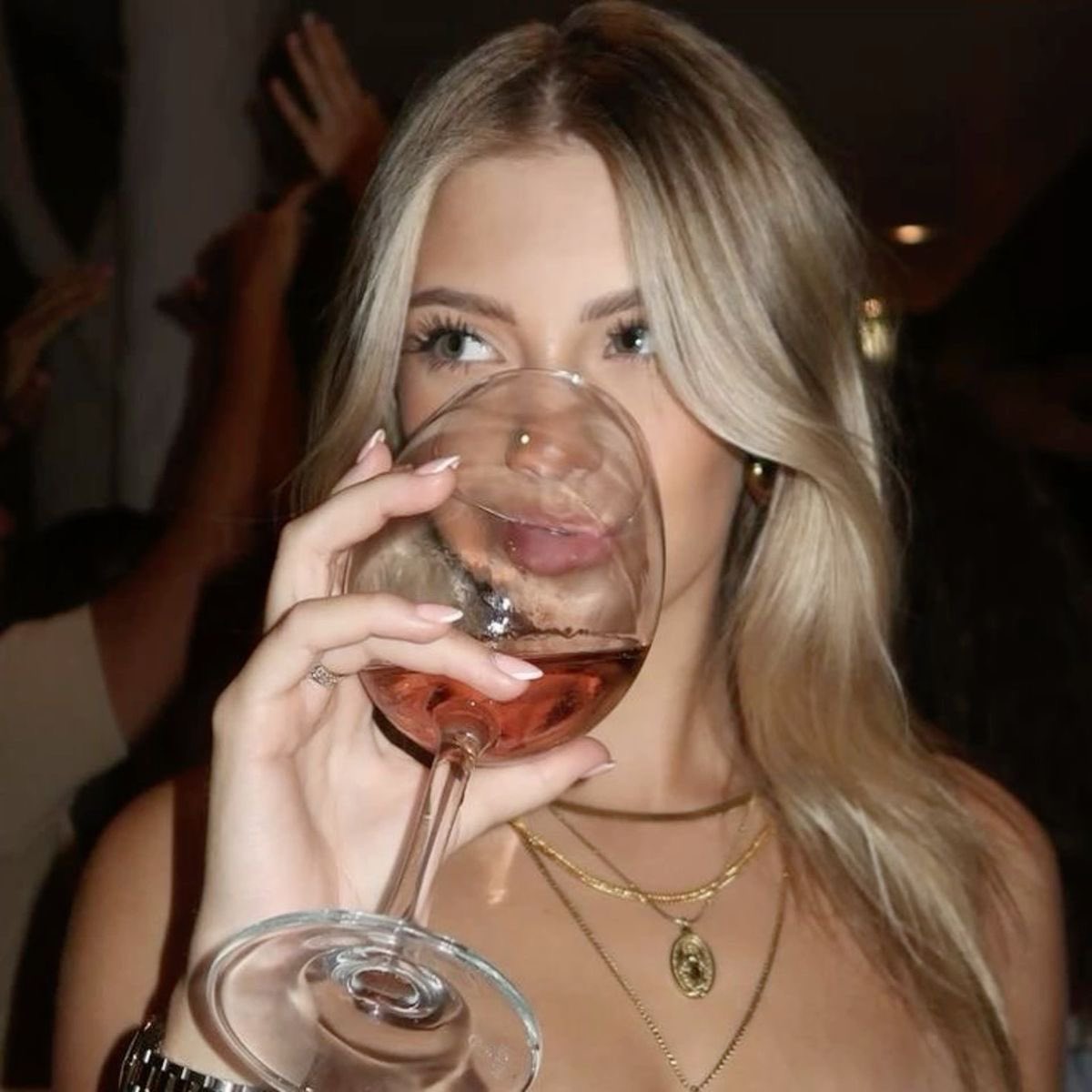 SpoiledR0tten_'s tweet photo. ❝ And he really thought a glass of wine was enough to get me interested . . . Hs ! I don’t care how hot or tall . . . Or rich , or — No ! I don’t have a type !! ❞ https://t.co/iuk4fmNtc7