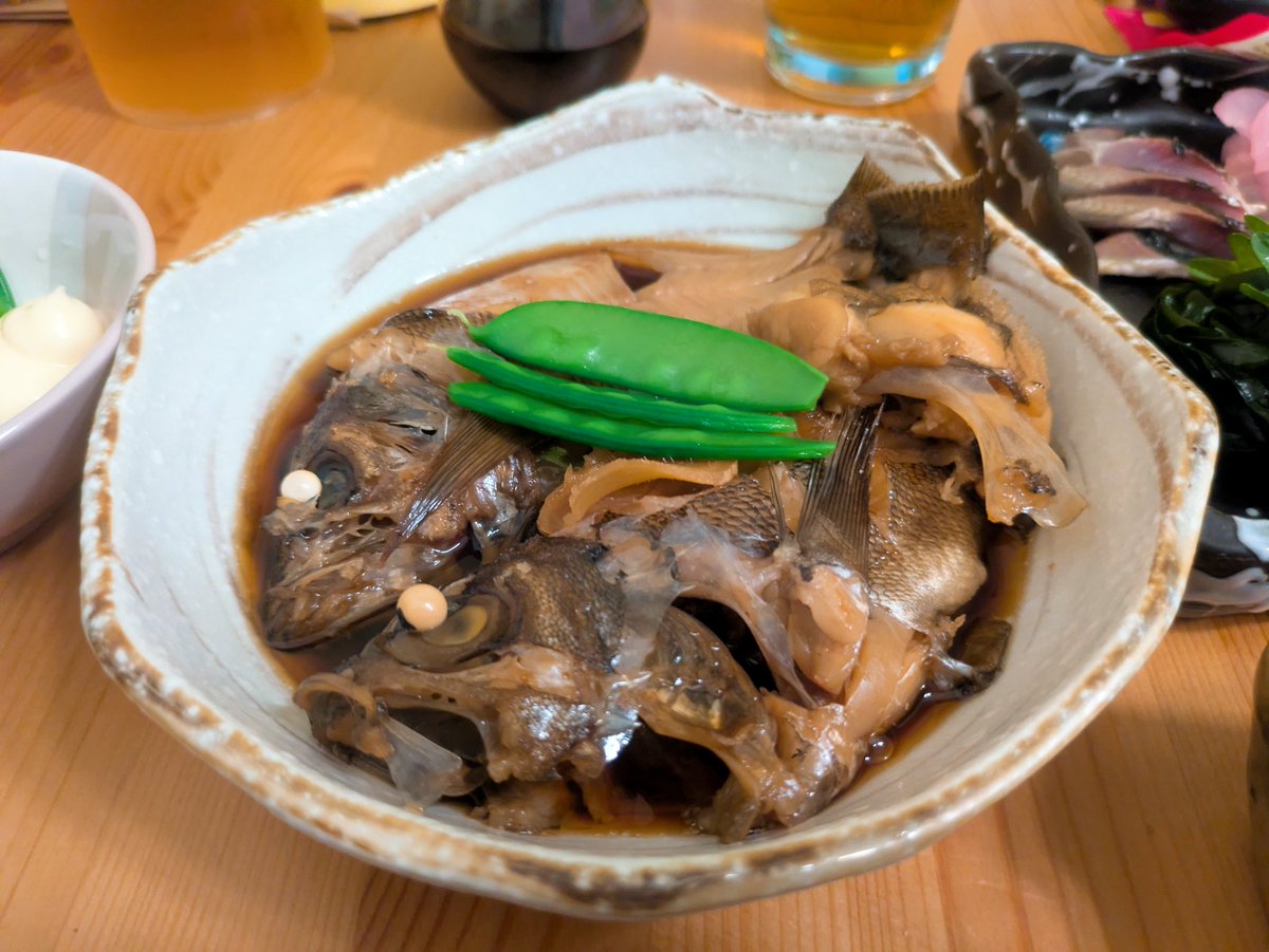 juwasaku's tweet photo. 昨夜、船釣りでゲットした魚たちを食べました🐟️
ヒガレイ、黒メバル、赤メバルなど⋯
明日は我が家に大量のイワシもくる予定、イワシの旬は6月と秋。
���に6月は「入梅(にゅうばい)イワシ」と呼ばれ、脂乗りが最高な時期なので、絶対に食べるべき😎
#おうちごはん #料理記録 https://t.co/ZwtfWxUFVa