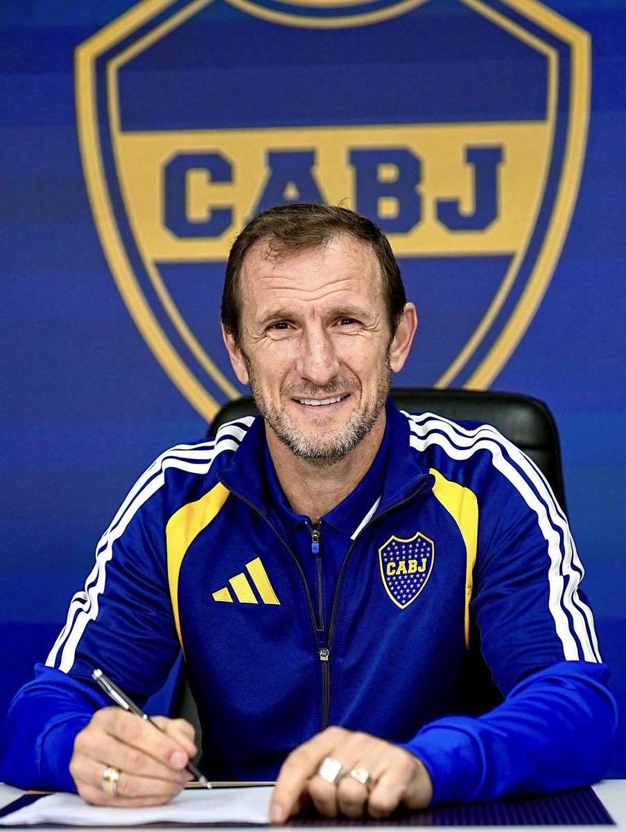 MSangreBostera's tweet photo. 🚨 ARRANCÓ LA ERA ARRUABARRENA EN BOCA

Boca hizo OFICIAL el regreso de Rodolfo Arruabarrena como entrenador del Xeneize. 

El Vasco firmó contrato hasta diciembre de 2027 y ya trabaja junto a su nuevo cuerpo técnico para reordenar un plantel que tendrá cambios importantes. https://t.co/iY5Sb692nv