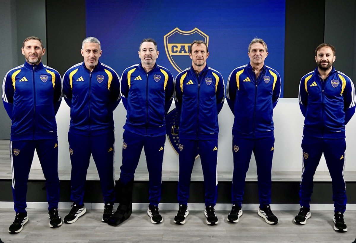 MSangreBostera's tweet photo. 🚨 ARRANCÓ LA ERA ARRUABARRENA EN BOCA

Boca hizo OFICIAL el regreso de Rodolfo Arruabarrena como entrenador del Xeneize. 

El Vasco firmó contrato hasta diciembre de 2027 y ya trabaja junto a su nuevo cuerpo técnico para reordenar un plantel que tendrá cambios importantes. https://t.co/iY5Sb692nv