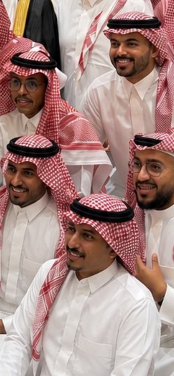 ZfvW0q's tweet photo. @taqwa249 @HamadSenpai يارجال واضح انها مو AI https://t.co/k8aOqWDWlH