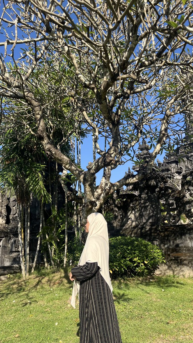 kesedihanan's tweet photo. love my syari era, terima kasih ya rabb https://t.co/iSF4zNqIxM