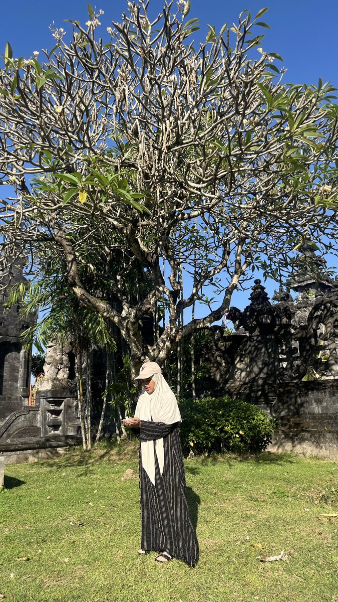 kesedihanan's tweet photo. love my syari era, terima kasih ya rabb https://t.co/iSF4zNqIxM