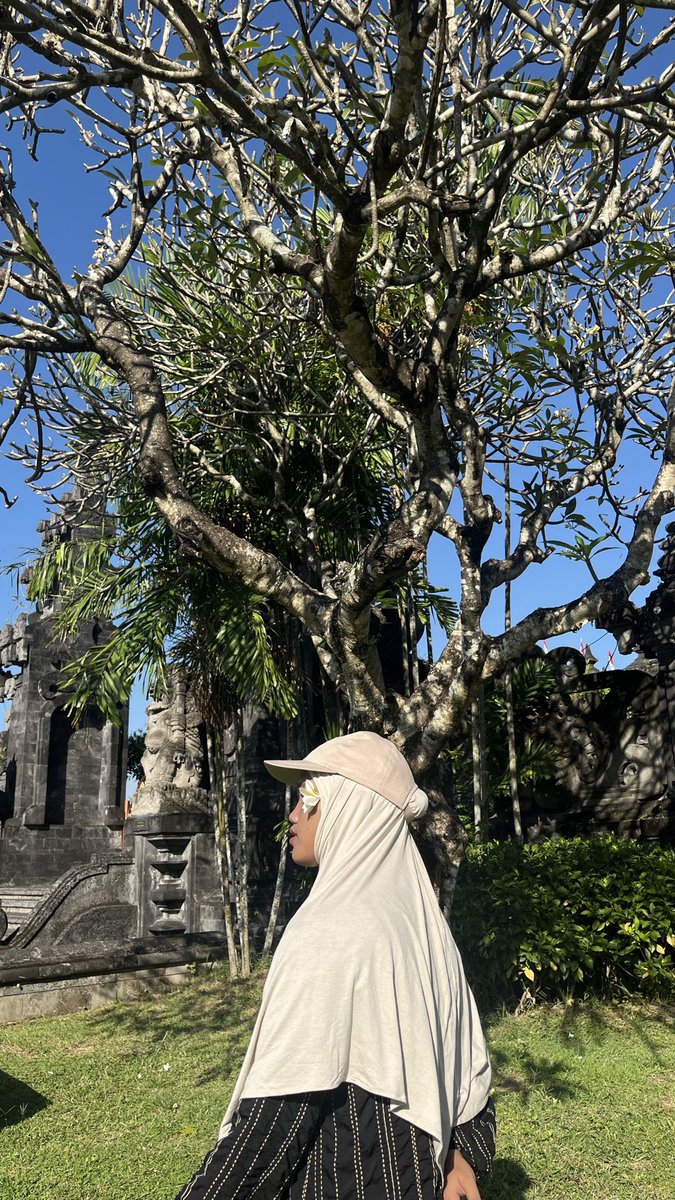 kesedihanan's tweet photo. love my syari era, terima kasih ya rabb https://t.co/iSF4zNqIxM