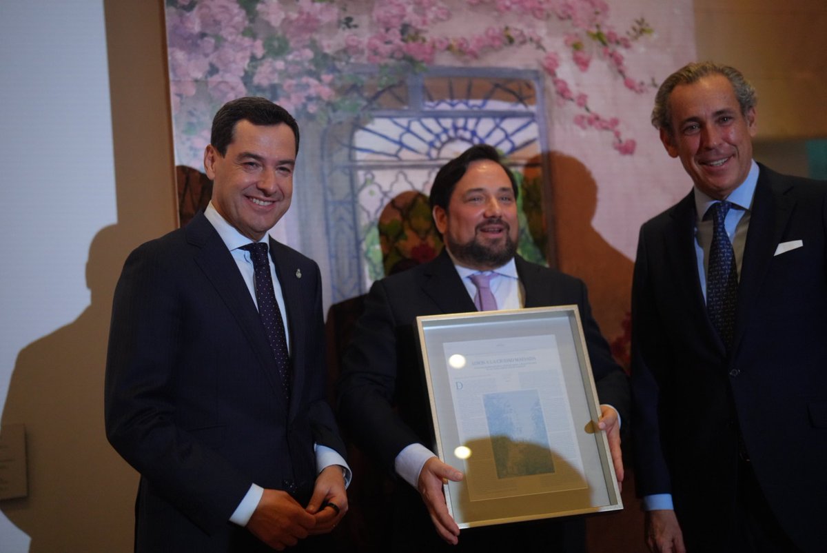 Patricia_Pozo_'s tweet photo. Mi enhorabuena a @JMJurado4 por el Premio ABC Joaquín Romero Murube, que distingue la excelencia de su artículo 'Adiós a la ciudad malvada'.

En estos tiempos, necesitamos más que nunca profesionales comprometidos con la verdad y el rigor. https://t.co/pdEU3DCrXB