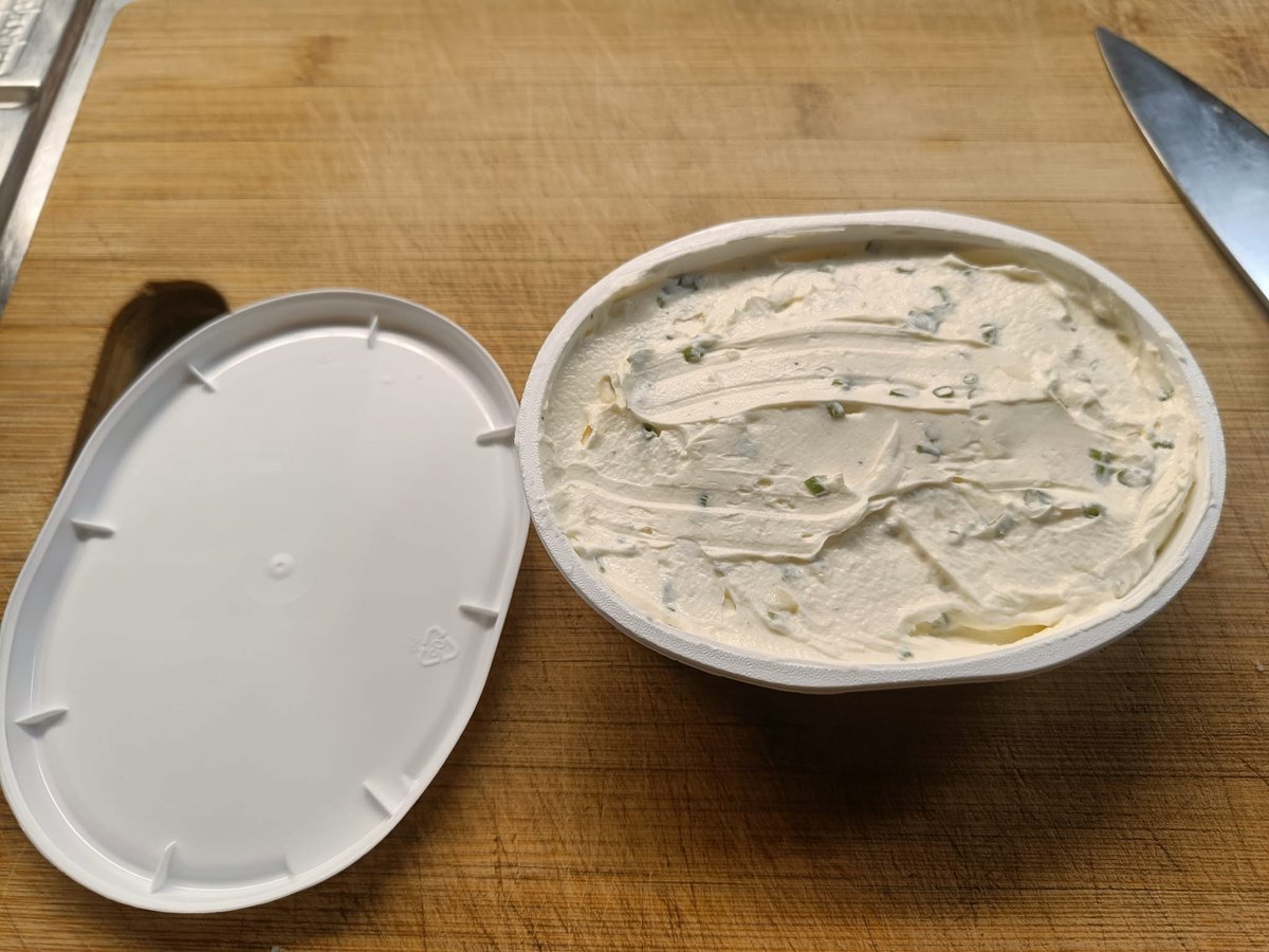 HilpoJuhana's tweet photo. Side project
Chivesโgarlic cream cheese
This was made with flavour first.
Unlike many store-bought cream cheeses.
#flavourfirst #creamcheese #fromscratch https://t.co/0kG9vI6QCm