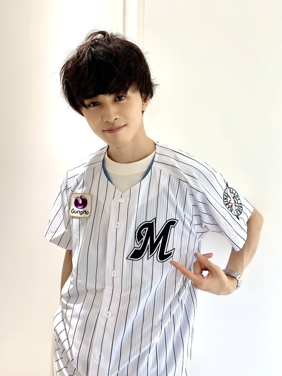 Hattorimeg3wyo's tweet photo. サッカーのユニフォームやっぱり似合う〜😭😭😭切実にユニフォーム生活してほし〜って思ったら野球で死ぬwwwwwwwww https://t.co/6jfX0UL9mJ