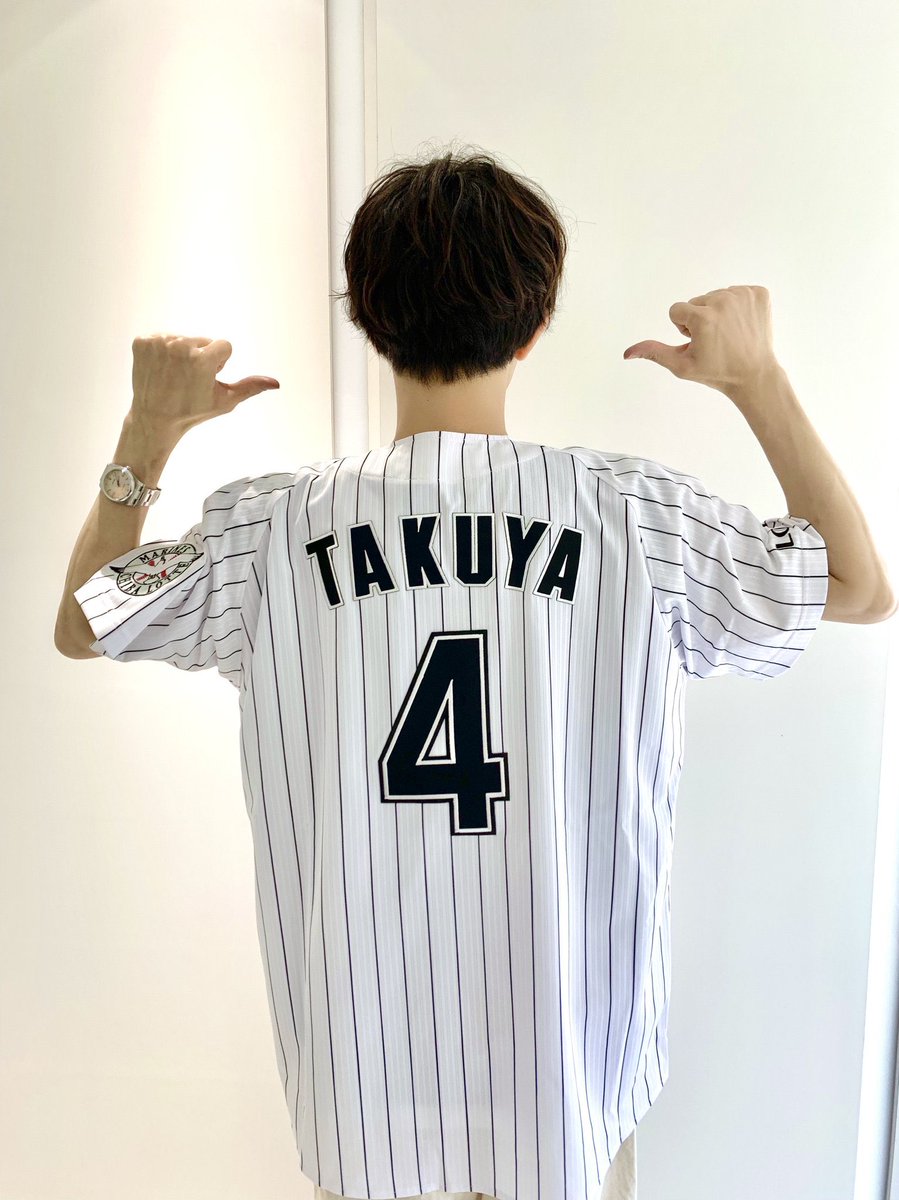 Hattorimeg3wyo's tweet photo. サッカーのユニフォームやっぱり似合う〜😭😭😭切実にユニフォーム生活してほし〜って思ったら野球で死ぬwwwwwwwww https://t.co/6jfX0UL9mJ