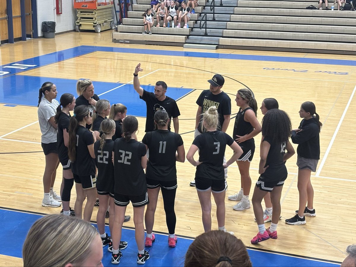 Dodi3Poynter's tweet photo. Middle 🏫 AAU is officially in the 📚. Countless hours in the gym. That work doesn’t 🛑 here.  High School 🏀 loading. ⏳ #PoynterTwins #TwinEnergy #ClassOf2030 #NextChapter HIGHLIGHTS 🎥👇from their last ride!  @Helen_Poynter3 @Emma3Poynter @GbballLapel @IBCWBB @M14hoopsindy https://t.co/RJuqknBKMW