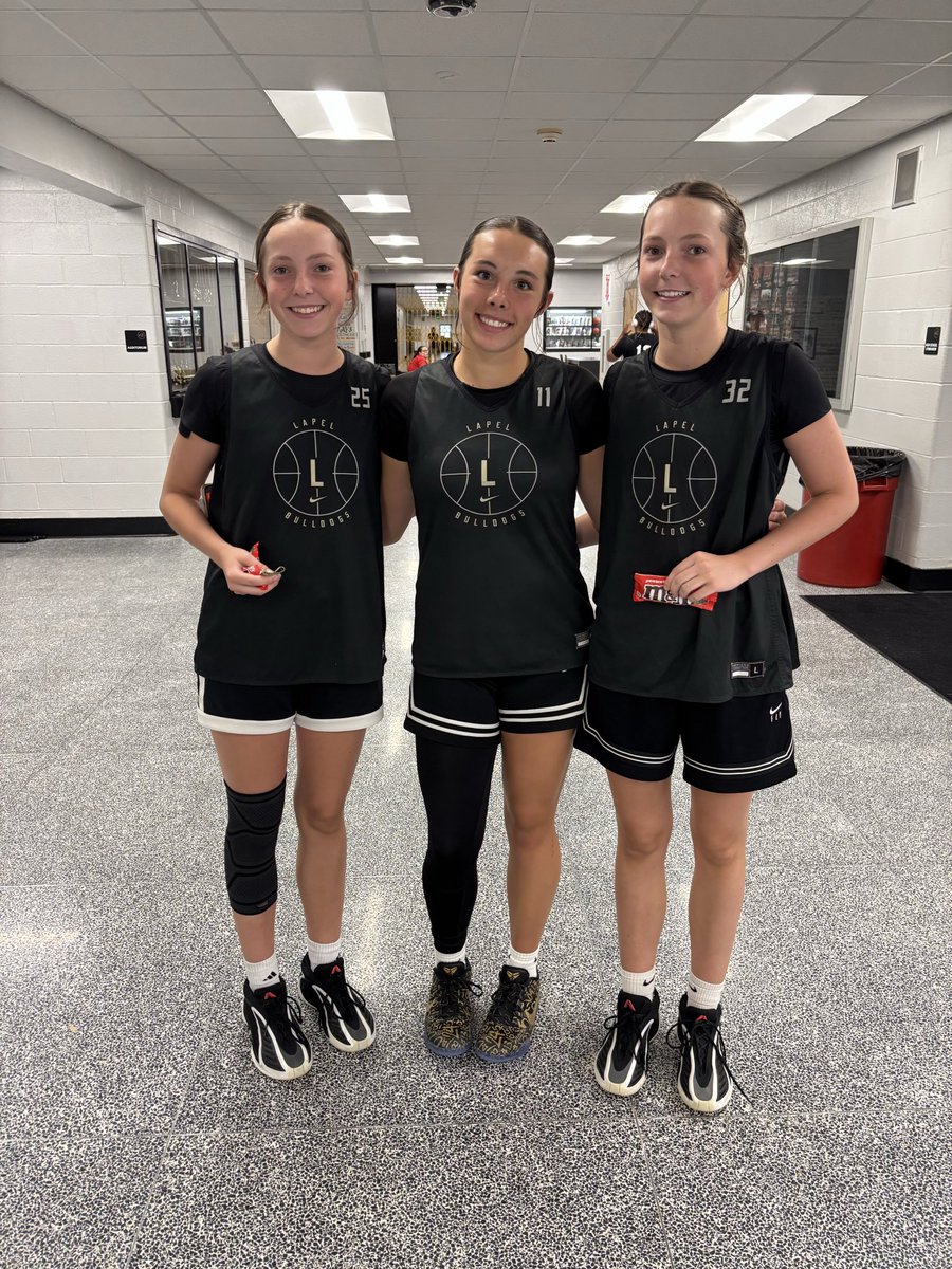 Dodi3Poynter's tweet photo. Middle 🏫 AAU is officially in the 📚. Countless hours in the gym. That work doesn’t 🛑 here.  High School 🏀 loading. ⏳ #PoynterTwins #TwinEnergy #ClassOf2030 #NextChapter HIGHLIGHTS 🎥👇from their last ride!  @Helen_Poynter3 @Emma3Poynter @GbballLapel @IBCWBB @M14hoopsindy https://t.co/RJuqknBKMW