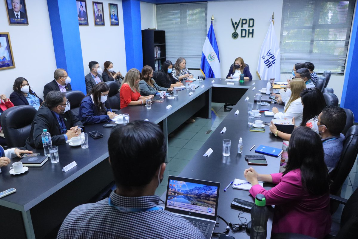 PDDHElSalvador's tweet photo. Como parte de su Plan de Verificación Electoral, #ProcuradoraDDHH @RaqueldeGuevara impartió una capacitación sobre su #ObservatorioElectoral, junto al jefe del Depto. de #DerechosPolíticos René Pérez. La actividas estuvo dirigida a #DelegacionesPDDH y Procuradurías Adjuntas. https://t.co/ySjQPMEGiu