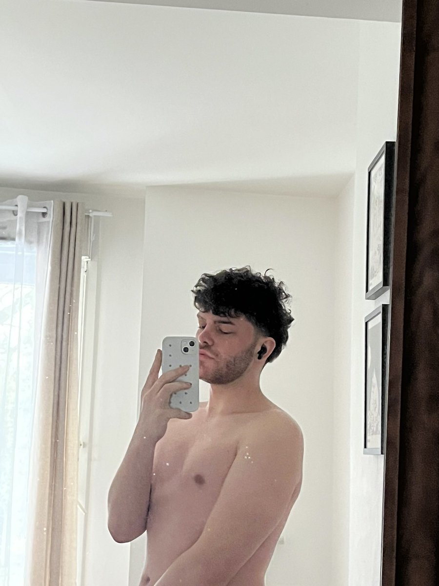 Casperf7wu's tweet photo. et ça montre la tête purée 🫪#LGBTQIAPoliticalPride https://t.co/TXeNrVVsbx