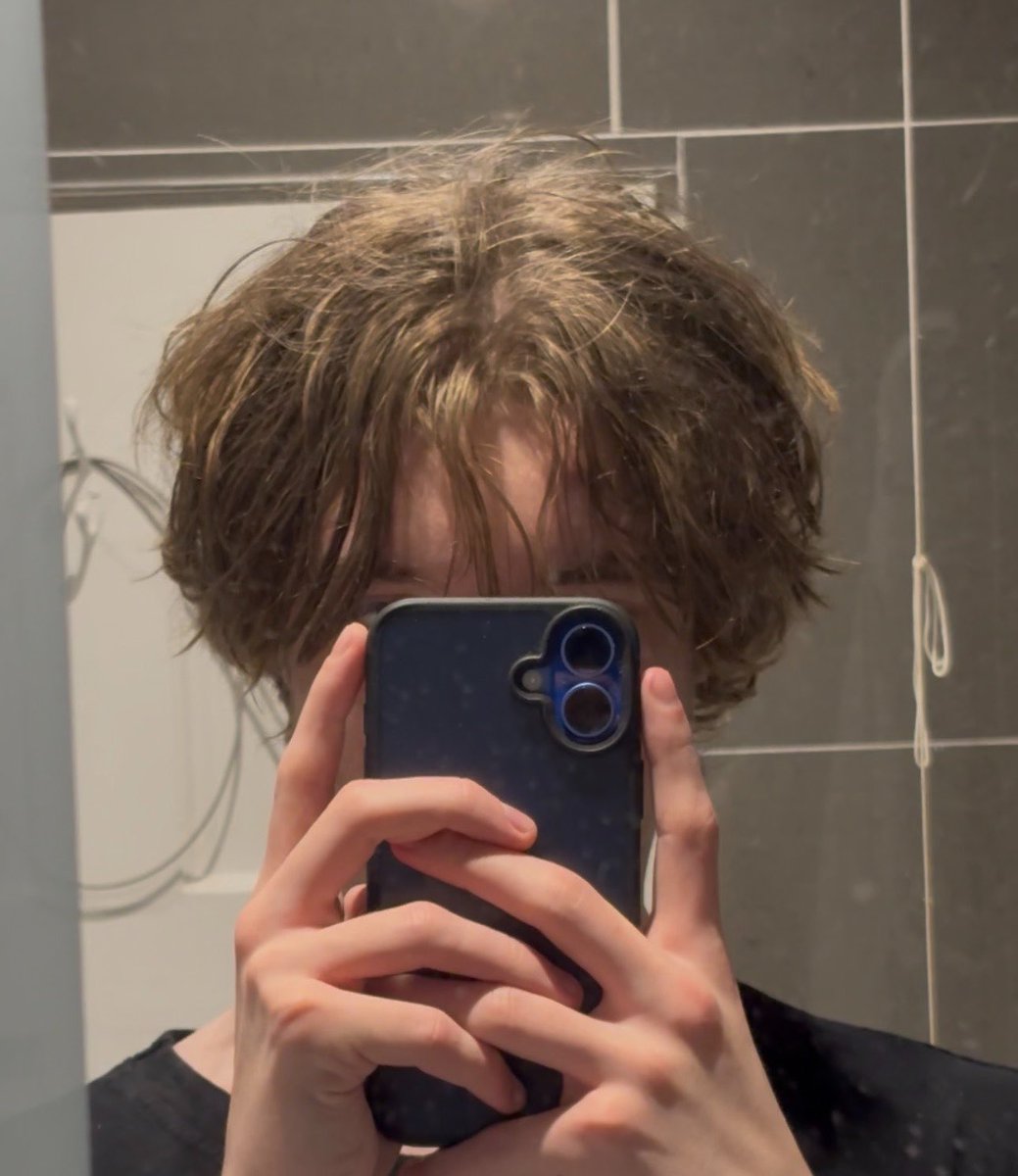 twinkerdeath's tweet photo. hair https://t.co/LrnSqcYF3I