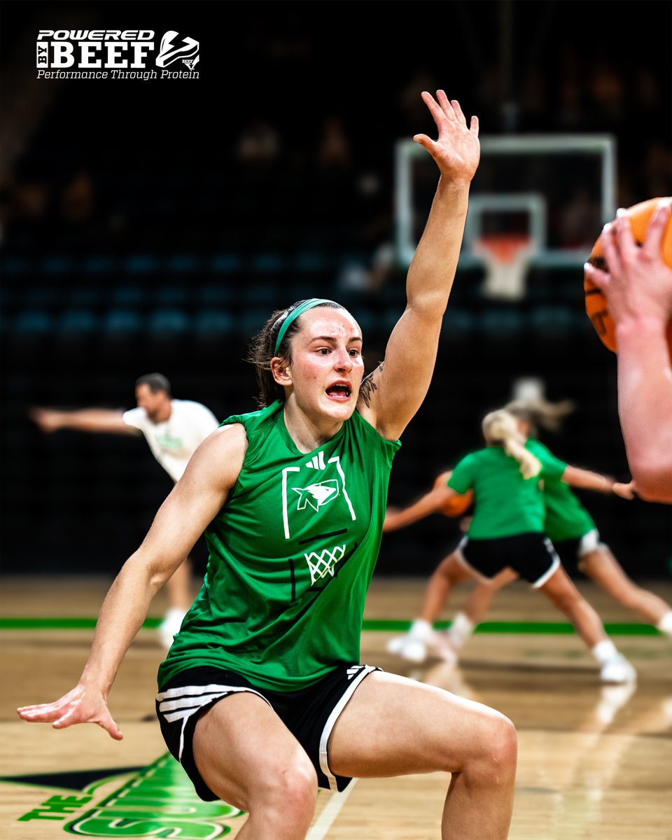 UNDwbasketball's tweet photo. clocked into the office💼

#UNDproud | #LGH https://t.co/lLusnaf3qc