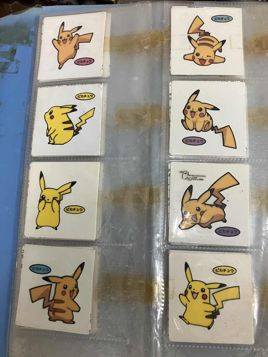 saainse's tweet photo. 先日タダ同然で入手したいろんな種類の大量のトレカ。ポケカの検品が一通り終了。カード以外にもメンコ、シール、バッジ、コインなども結構あった。ポケカだけでもかなりの枚数あるけど、遊戯王は軽くこれの5倍以上あるし、その他もいろんな種類があるので少しずつ見ていこうかな。 https://t.co/uWYMekgj9L