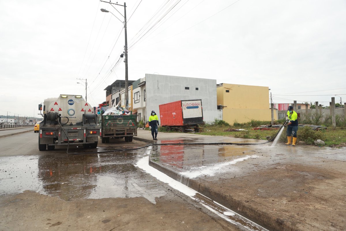 AseoGYE's tweet photo. #DenunciaCiudadana atendida en Villa Bonita.

Se realizaron labores de limpieza e hidrolavado para recuperar las condiciones del sector.

La correcta disposición de los desechos es clave para mantener una ciudad limpia y ordenada.
#AsiSeHaceGuayaquil https://t.co/oVAzcCUdMJ