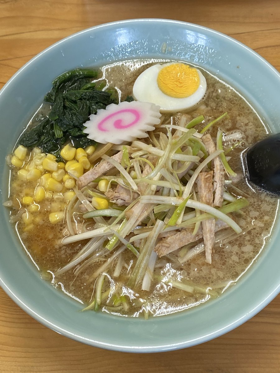 Ra_menlife's tweet photo. らぁめん家

ネギラーメン　味噌　いただきました

味噌も美味しい
旨みの中の甘さと油のバランスがいい https://t.co/9DkAFtlBNR